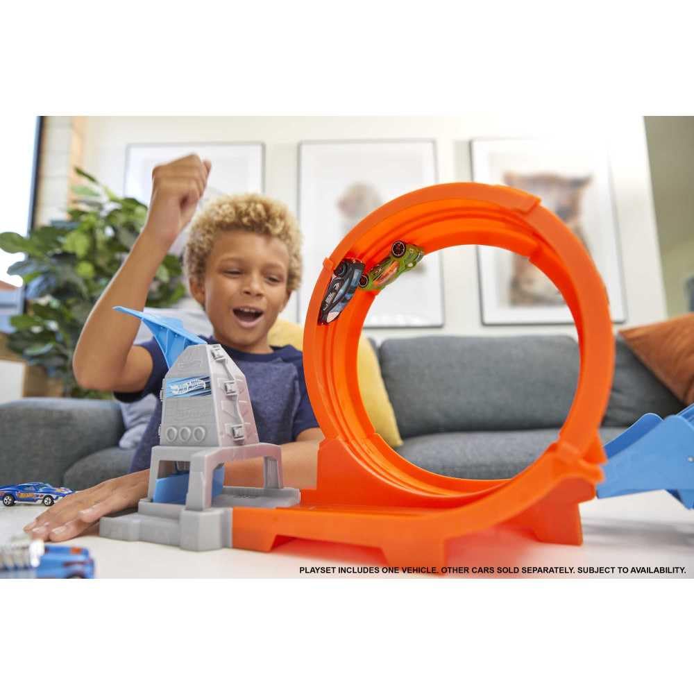 Hot Wheels Loop Stunt Champion Track Set with Dual-Track Loop, Dual Launch, Spring Ramp & 1 Hot Wheels Car for Kids 4 Years Old & Older, GTV13