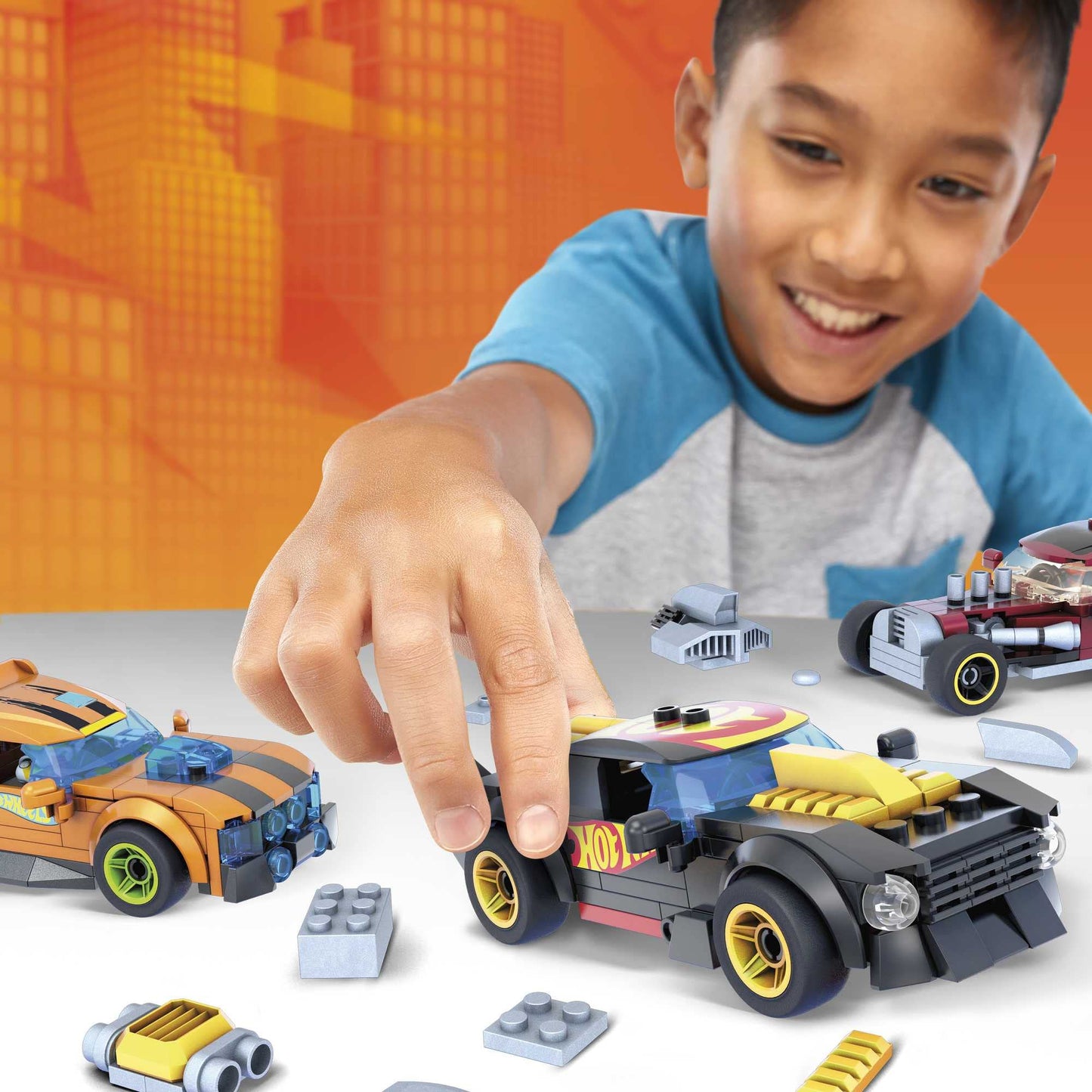 MEGA Hot Wheels Car Customizer building set with micro figure driver, rolling wheels and authentic features, toy gift set for boys and girls for ages 5 and up