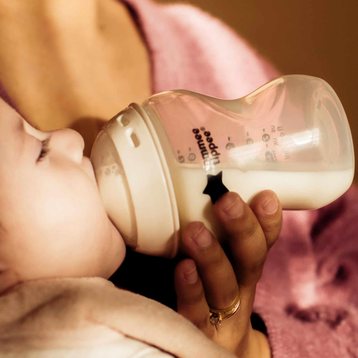 Tommee Tippee Travel Bottle and Food Warmer, Portable Baby Bottle Warmer Ideal for Travel, Thermal Insulation, Stainless Steel Flask with Leak-Proof Lid