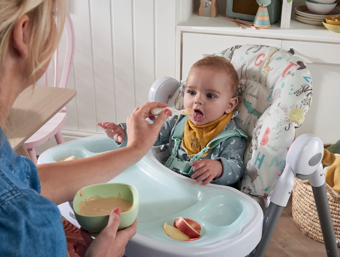 Mamas & Papas Snax Adjustable Highchair, Reclines, Foldable with Removable Tray, Happy Planet