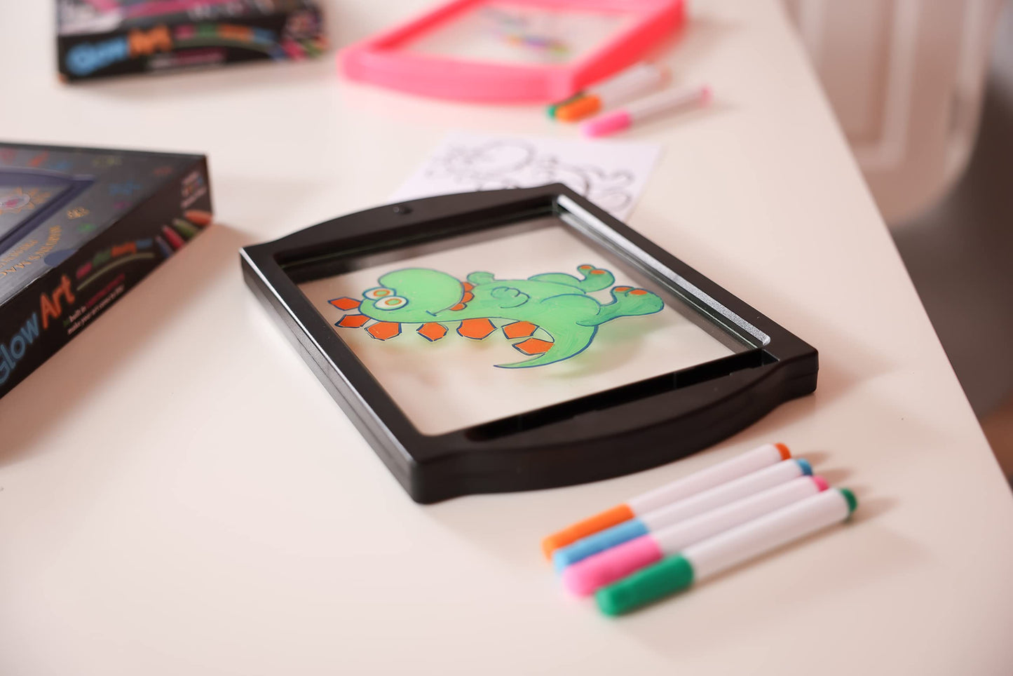 Mavin's Magic - Glow Art - LED Drawing Board for Children - Black Light Up Drawing Pad, with Glow in The Dark Colouring Pens - Battery Powered Drawing Tablet - Light Up Tracing Pad Suitable for 5+