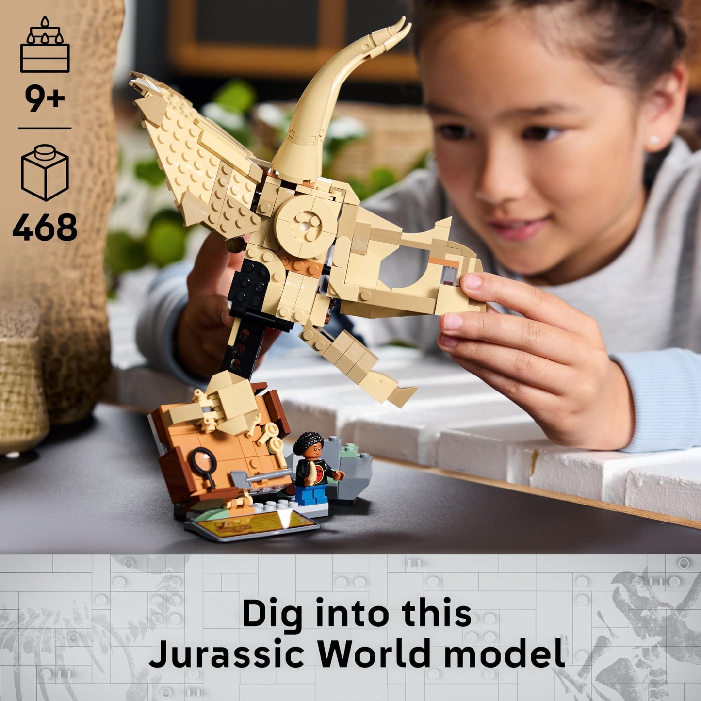 LEGO Jurassic World Dinosaur Fossils: Triceratops Skull Model, Dinosaur Toy for 9+ Year Old Boys & Girls, with Opening Jaw & Display Stand, Birthday Gift Idea 76969