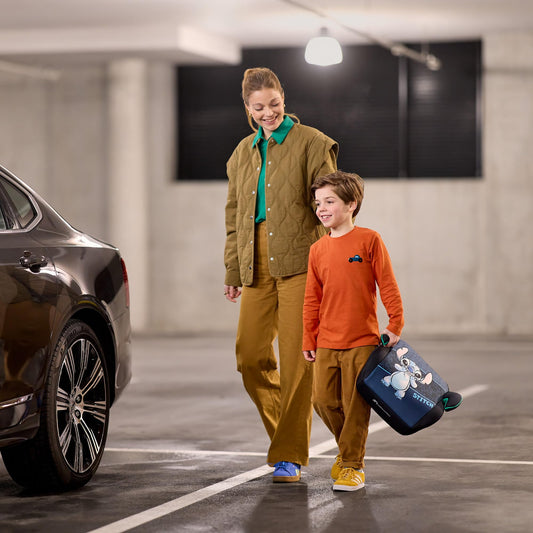 Bebeconfort Disney Manga i-Safe, Car Booster Seat, Mickey Mouse Car Seat, 6–12 Years, 128–150cm, 22-36 kg, Lightweight, Easy Belt Installation, Fully Padded, Soft-Touch Fabrics, Authentic Mickey