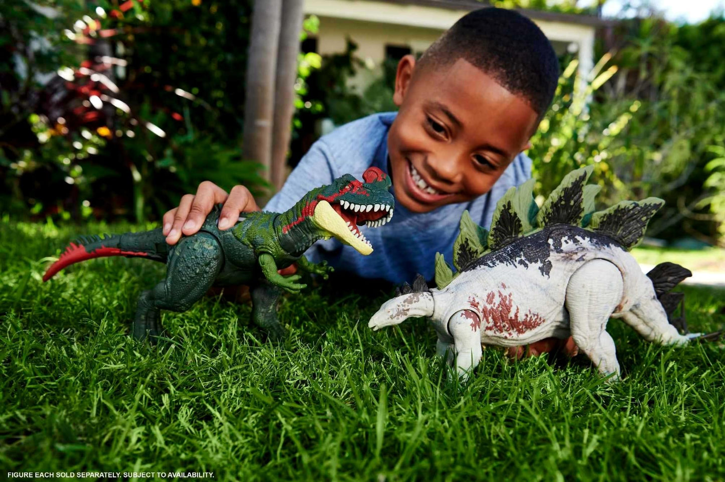 Jurassic World Dominion Dinosaur Figure Gigantic Trackers Stegosaurus with Attack Motion & Tracking Gear, Toy Gift with Physical & Digital Play, HLP24