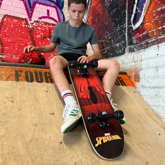Spiderman Kids Beginners Skateboard | Officially Licensed Graphics Durable 7-Ply Deck Smooth PVC Wheels | Offering Enhanced Stability Balance and Coordination Development | Age 5+