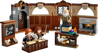 LEGO Harry Potter Hogwarts Castle Charms Class set featuring Hermione Granger and Ron Weasley minifigures and levitation function.