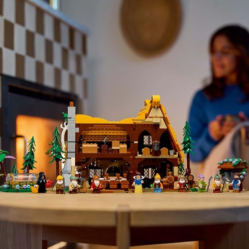 Lego Disney 43242 - Snow White and The Seven Dwarfs' Cottage