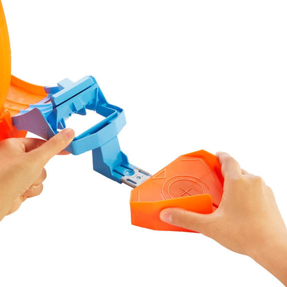 Hot Wheels Loop Stunt Champion Track Set with Dual-Track Loop, Dual Launch, Spring Ramp & 1 Hot Wheels Car for Kids 4 Years Old & Older, GTV13