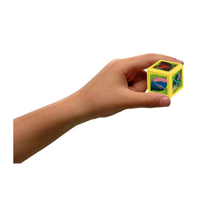 Top Trumps Match Dinosaurs Board Game, Play with T.Rex, Velociraptor and Oviraptor, Race to Match 5 of the same dinosaurs in a row, gift for ages 4 plus