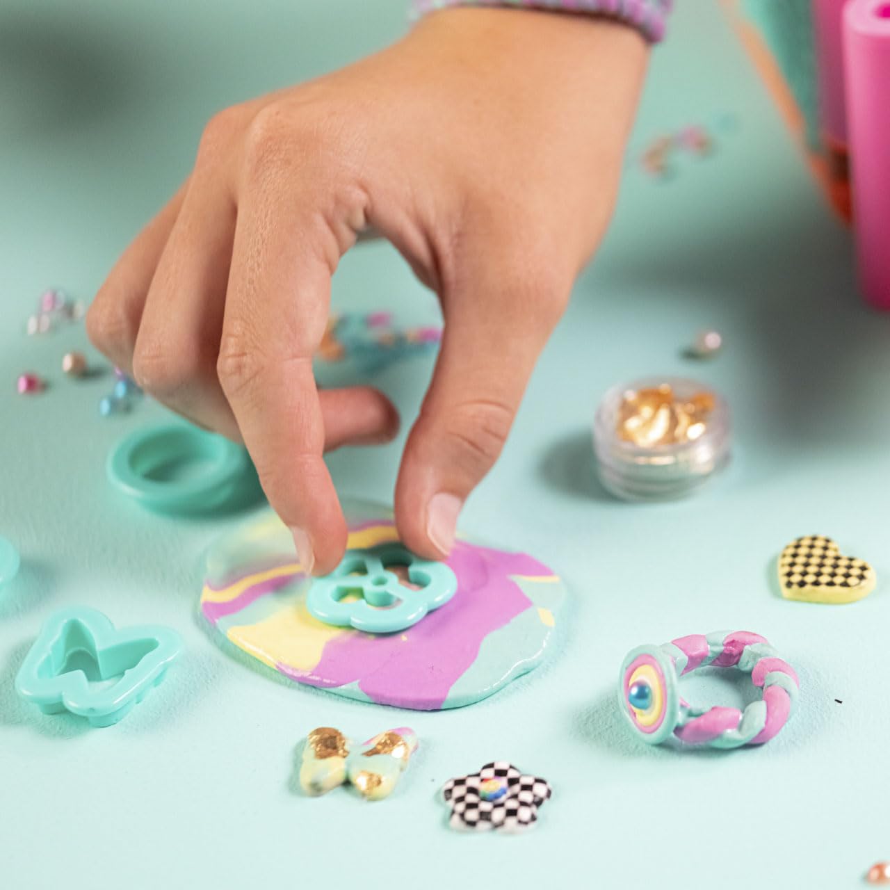 Canal Toys Style 4 Ever Magic Clay Jewellery Factory kit with machine, clay, and accessories for creating rings, bracelets, and charms.