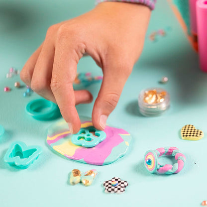 Canal Toys Style 4 Ever Magic Clay Jewellery Factory kit with machine, clay, and accessories for creating rings, bracelets, and charms.