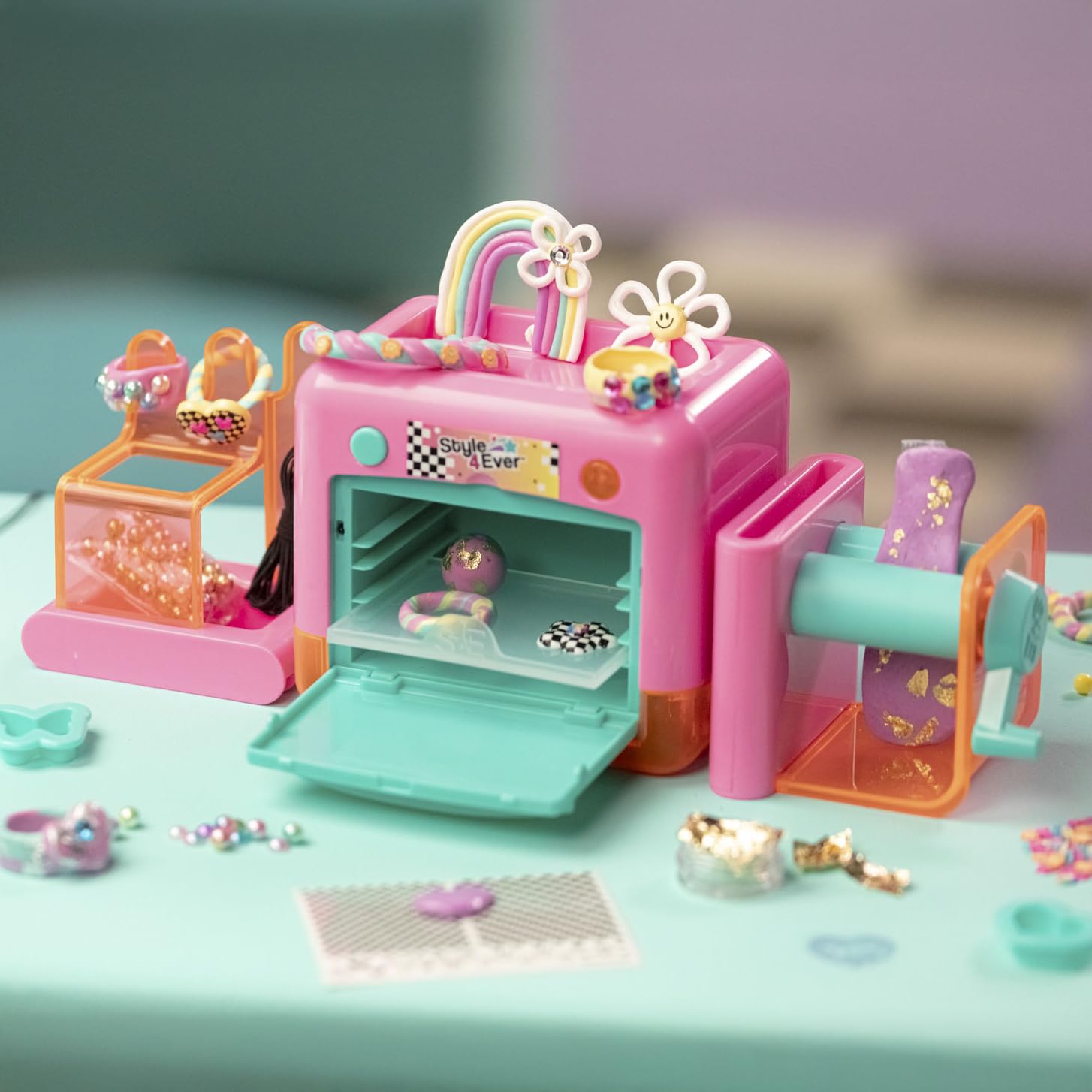 Canal Toys Style 4 Ever Magic Clay Jewellery Factory kit with machine, clay, and accessories for creating rings, bracelets, and charms.
