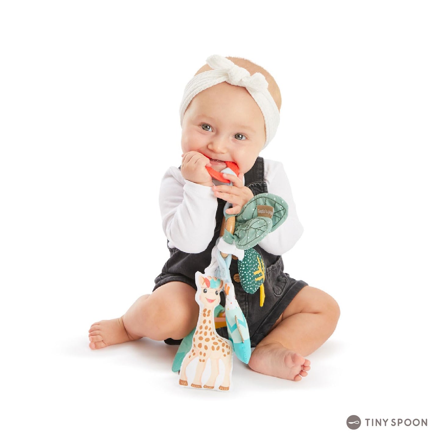 Sophie la girafe Sensory Activity Ring – Baby Teething Toy with Rattle, Crinkle Sounds & Textures – BPA-Free, Natural Rubber & Fabric – Attaches to Stroller/Car Seat – Washable, Gift-Ready for Infants