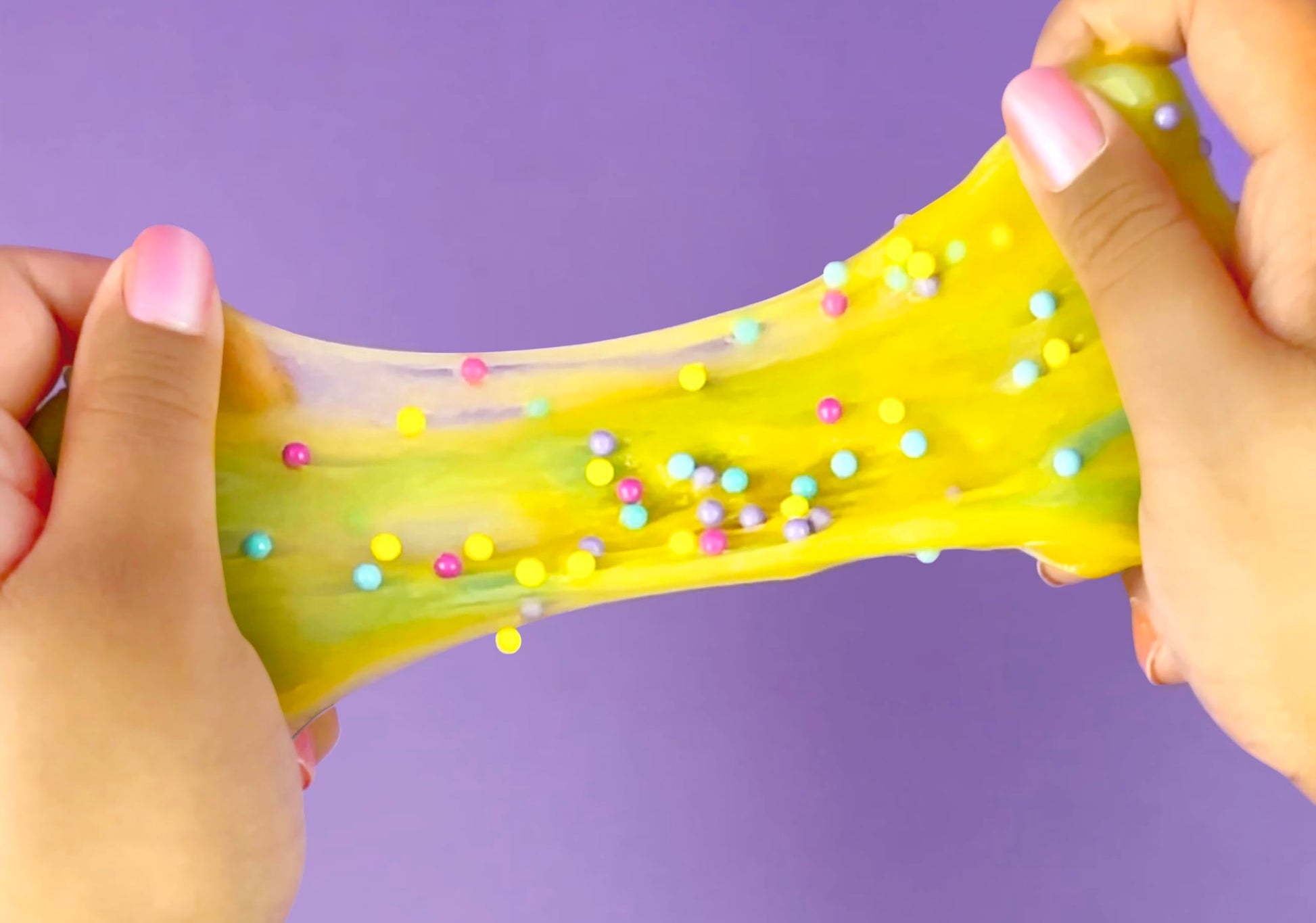 Canal Toys So Slime DIY slime kit with colorful accessories, includes 10 personalized slime containers and mix-and-decorate tools.