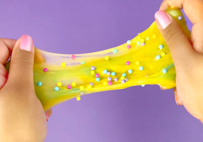 Canal Toys So Slime DIY slime kit with colorful accessories, includes 10 personalized slime containers and mix-and-decorate tools.