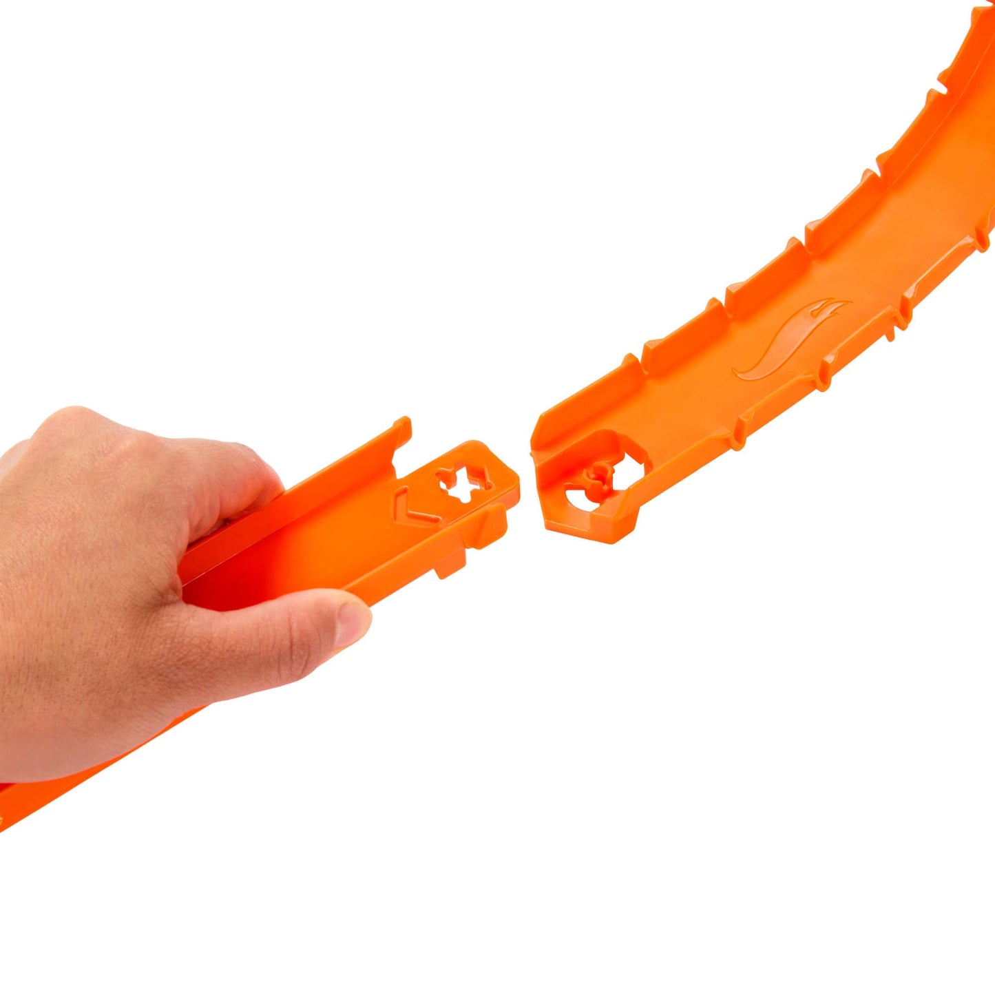 Hot Wheels Toy Car Track Set, Track Creator Deluxe Pack & 2 1:64 Scale Die-Cast Vehicles, 25 Feet of Different Length Speed Snap Track & Connectors, JDW42