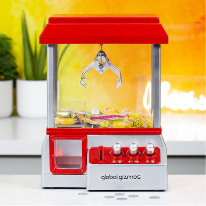 Global Gizmos Claw Machine/Vending Machine Toy Retro Arcade Claw Machine For Kids/Candy Grabber Machine/Battery Operated and Coins Included (26x35x19.5cm)