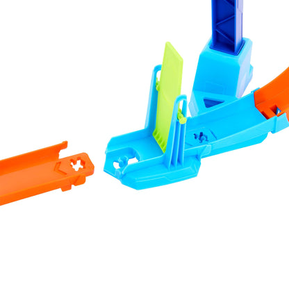 Hot Wheels Toy Car Track Set, Flip & Jump Through the Corkscrew Loop with a 1:64 Scale Toy Car, Speed Snap Track & Adapters, Compresses for Storage, JFH36