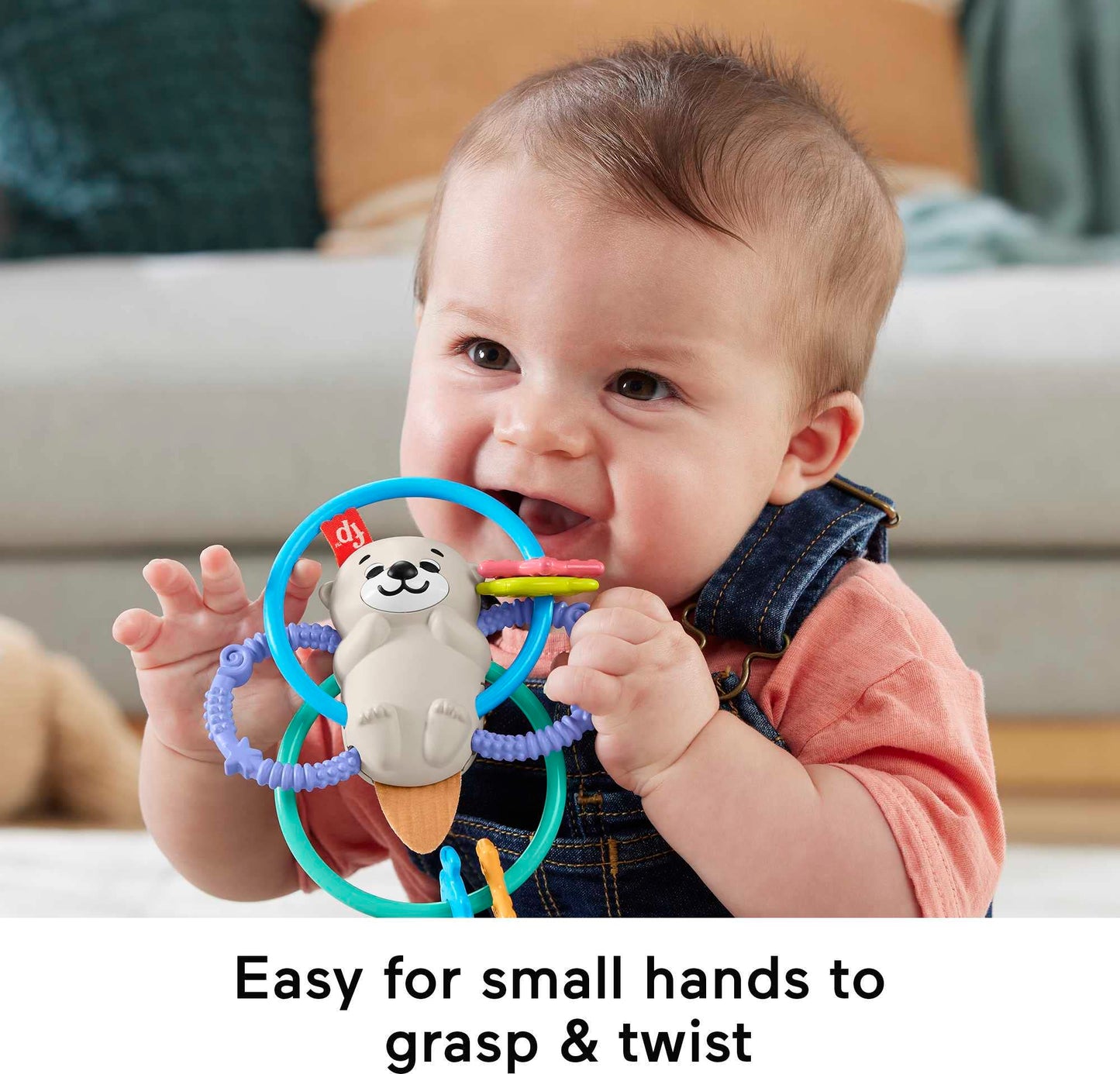 Fisher-Price Baby Toys Twist & Teethe Otter 2-in-1 Rattle and BPA-Free Teether with Textured Rings for Infant Fine Motor Play, HJW12