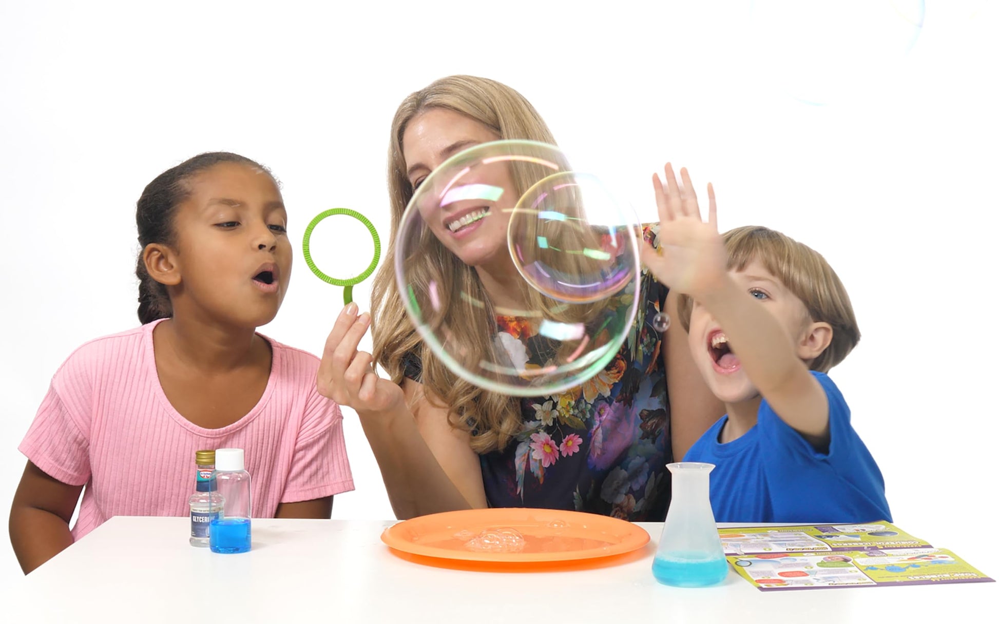 Science Mad SM65 Early Skills Science Lab with colorful apparatus and materials for fun science experiments for children aged 4+