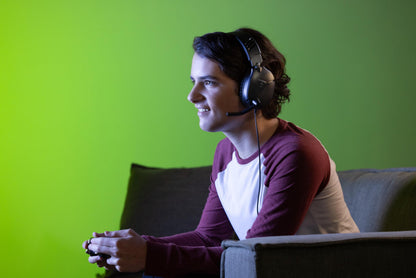 Black Turtle Beach Recon 70 wired gaming headset for Xbox, featuring adjustable headband and foam ear cushions for comfortable gaming.