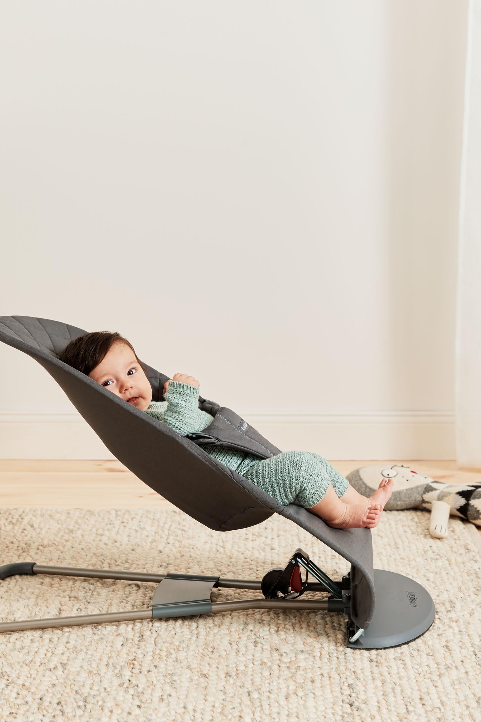 BabyBjörn Bouncer Bliss in anthracite woven fabric with classic quilt design, featuring a soft, ergonomic baby bouncer seat.
