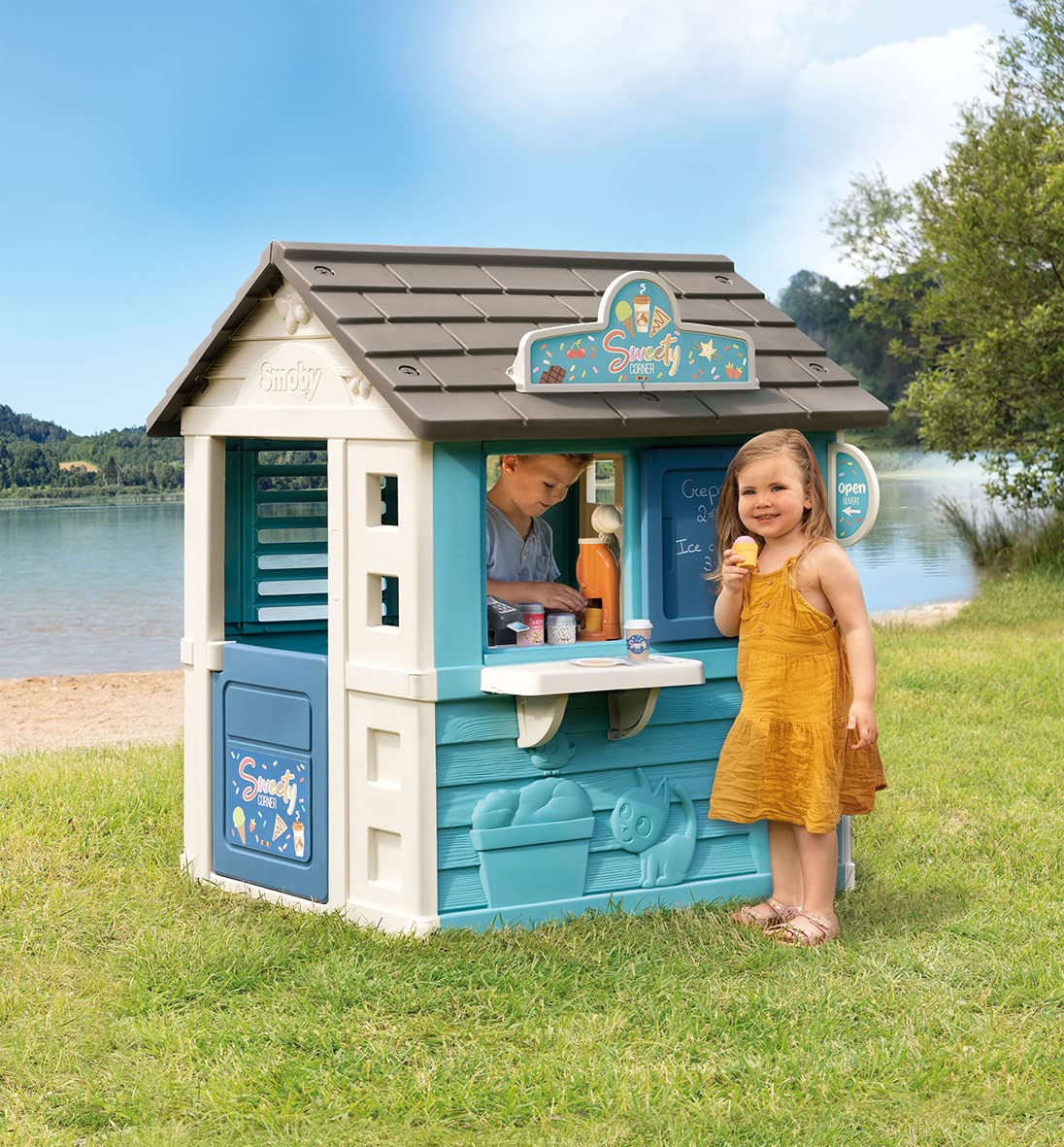 Smoby Sweety Corner House children's garden cabin with ice cream machine and 18 accessories, made from recycled materials for ages 2+