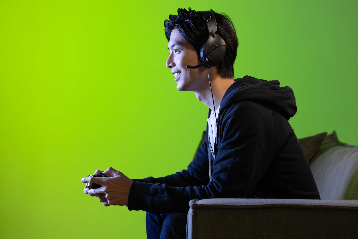 Black Turtle Beach Recon 70 wired gaming headset with adjustable headband and in-ear volume controls for Xbox Series X/S and Xbox One