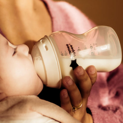 Tommee Tippee Travel Bottle and Food Warmer, Portable Baby Bottle Warmer Ideal for Travel, Thermal Insulation, Stainless Steel Flask with Leak-Proof Lid
