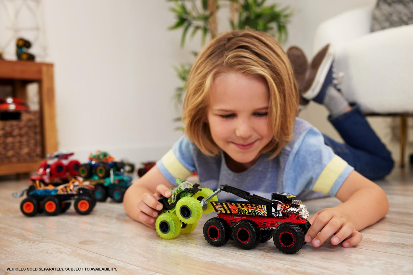 Hot Wheels Monster Trucks Big Rigs (Assorted Styles, One Random Item), 1:64 Scale Toy Truck with 6 Wheels, Haul or Tow Other Vehicles, HWN86