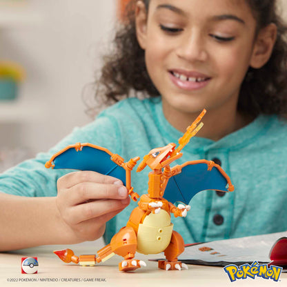 Charizard action figure from Mega Brands, 10 cm tall, made of 222 building toy pieces with Poke Ball pin, for ages 8 and up.