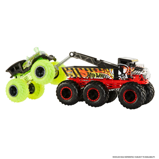 Hot Wheels Monster Trucks Big Rigs (Assorted Styles, One Random Item), 1:64 Scale Toy Truck with 6 Wheels, Haul or Tow Other Vehicles, HWN86