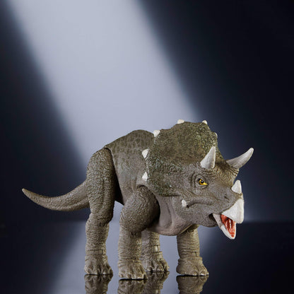 Jurassic World Hammond Collection Dinosaur Action Figure Toy, Juvenile Triceratops Premium Movie Design with Glass Eyes & 14 Points Articulation, JDJ07, [Mehrfarbig]