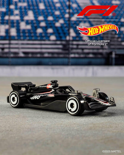 Hot Wheels 1:64 scale die-cast Formula 1 toy cars, 5-pack set with vibrant racing team decos and collectible designs.