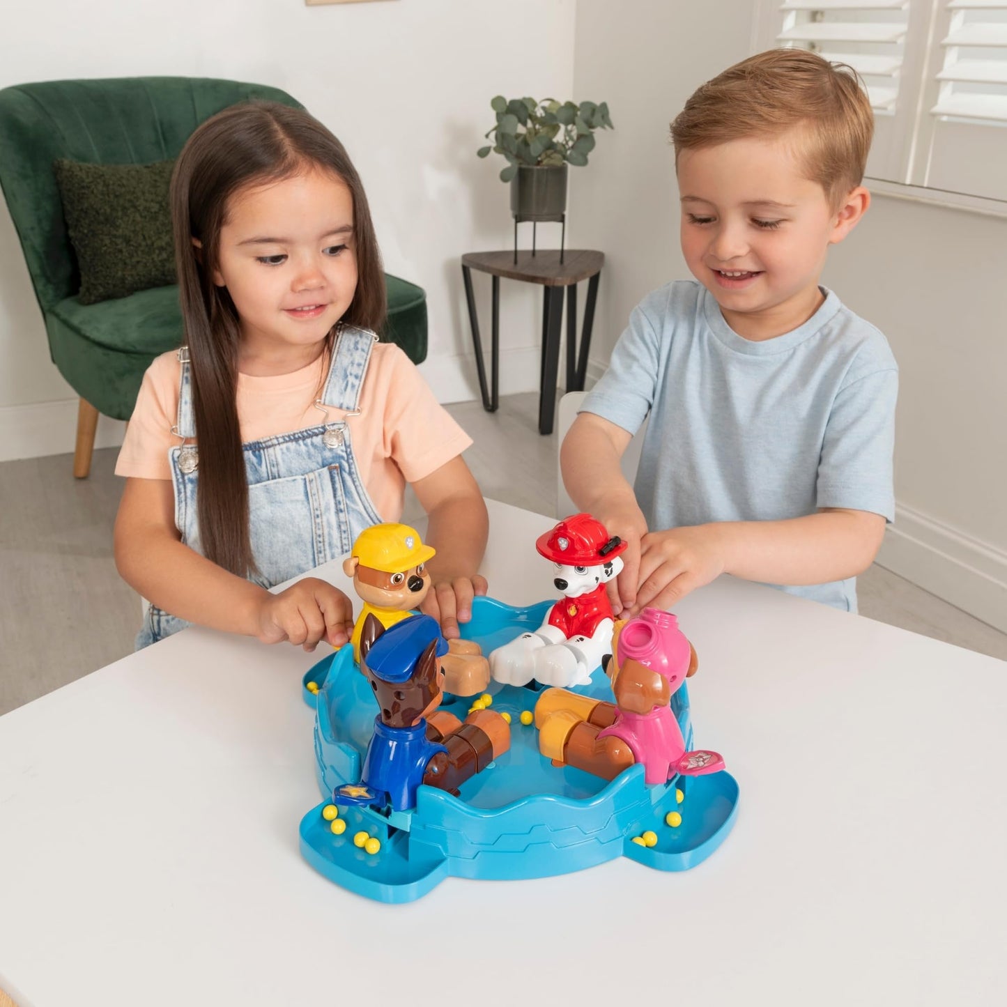 Paw Patrol Snappy Pups Family Board Game | Fun Toys For All The Family Entertainment | Chase, Marshall, Skye & Rubble | Perfect And Fun Gift For Any Child | Ages 3+