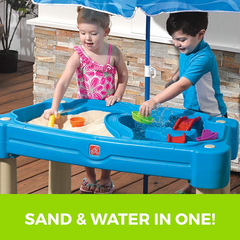 Step2 Sand & Water Table Cascading Cove with lid, parasol & 6 accessories | Activity table / Sand table with lid for the garden | Water toys for children