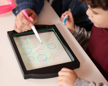 Mavin's Magic - Glow Art - LED Drawing Board for Children - Black Light Up Drawing Pad, with Glow in The Dark Colouring Pens - Battery Powered Drawing Tablet - Light Up Tracing Pad Suitable for 5+