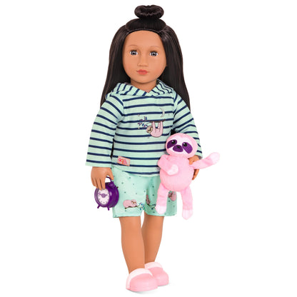 Our Generation Sleepy Sloth outfit with hooded pajamas and plush sloth toy for 46 cm dolls, featuring sleep accessories.