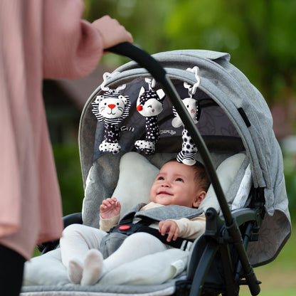 Growithu baby pram toys, 4-piece set of black and white sensory animal toys for newborns, hanging in a car seat for infants.