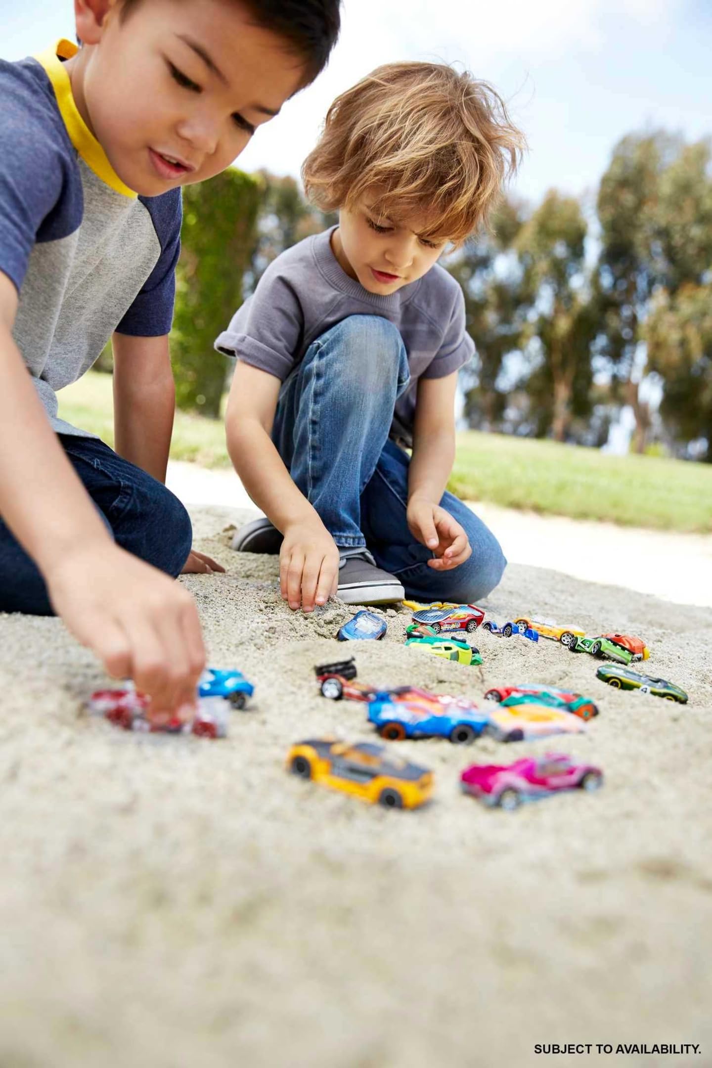 Hot Wheels Toy Cars 20-Pack, Set of 20 Die-Cast 1:64 Scale Sports & Race Vehicles for Kids & Collectors (Styles May Vary), H7045