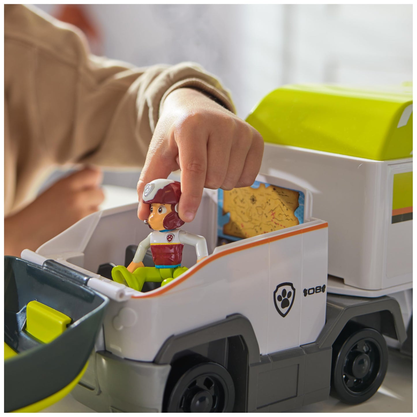 Paw Patrol Jungle Pups, Transforming PAW Patroller, Ryder Action Figure, ATV Toy Car, Vehicle Lift and Sound Effects, Kids’ Toys for Boys and Girls Aged 3+