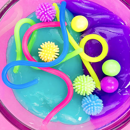 Colorful 1kg bucket of So Slime fidget slime with accessories in a transparent container, perfect for creative play for kids 6+.