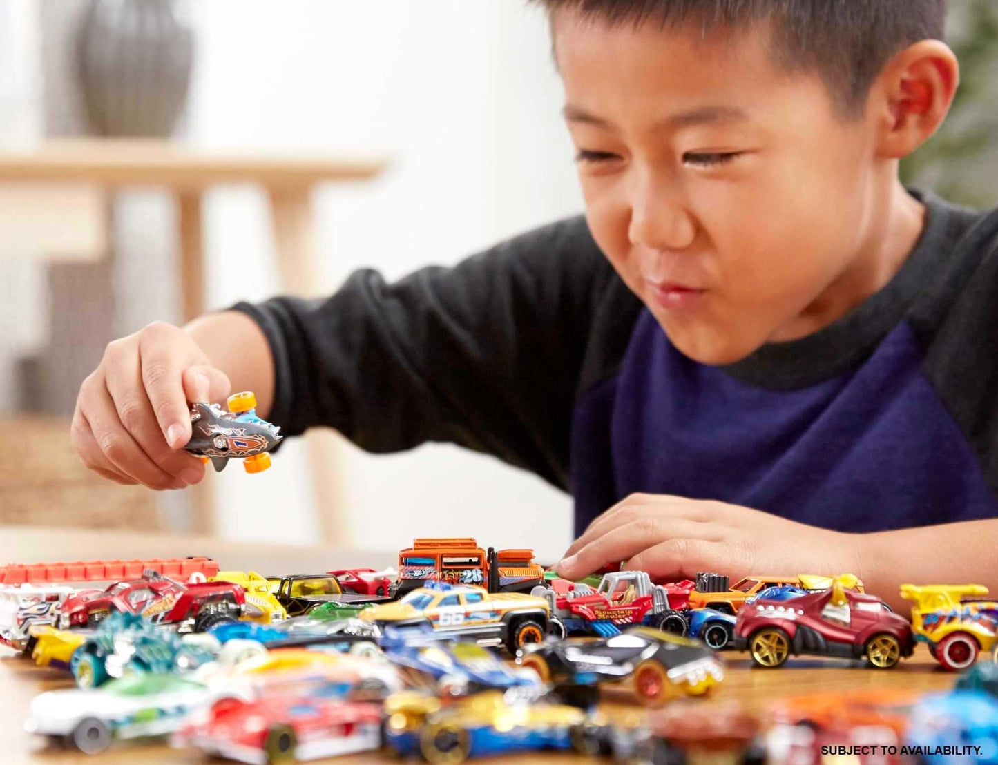 Hot Wheels Toy Cars 20-Pack, Set of 20 Die-Cast 1:64 Scale Sports & Race Vehicles for Kids & Collectors (Styles May Vary), H7045