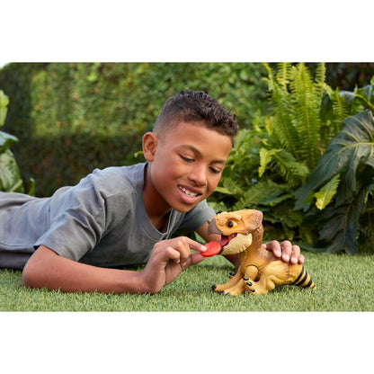 Mattel Jurassic World Rebirth Primal Protector Aquilops Dolores Interactive Dinosaur Toy with Attack Action & Sounds, Pet-Style Electronic Figure with Food Accessory, JGC01