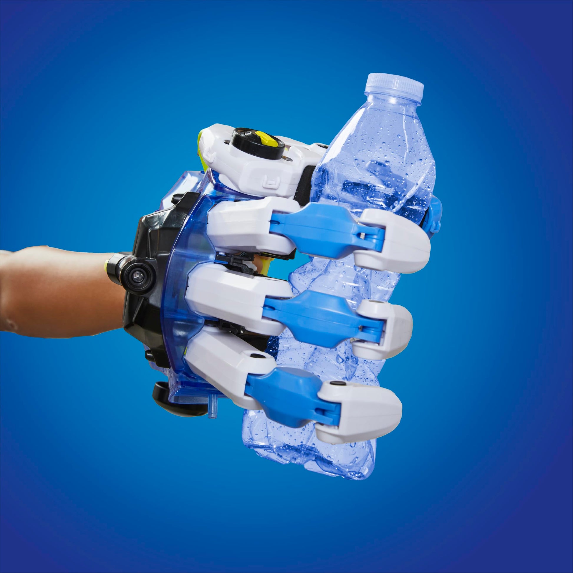 Discovery #MindBlown DIY Bionic Hand toy construction set with 87 pieces to build a robotic hydraulic cyborg hand for kids and teens.