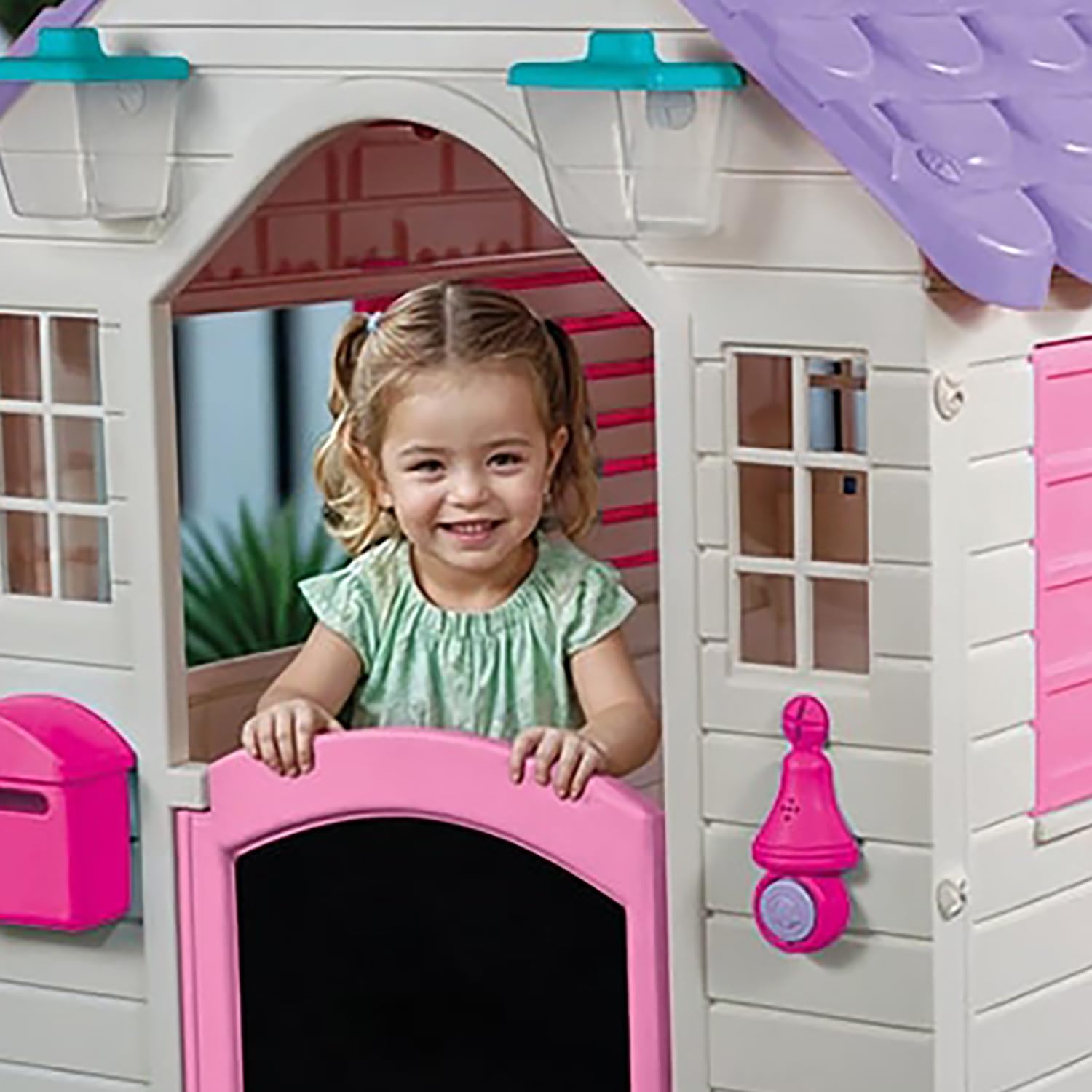 Dolu plastic playhouse for children with electronic doorbell, ideal for outdoor or indoor garden play for kids aged 2+