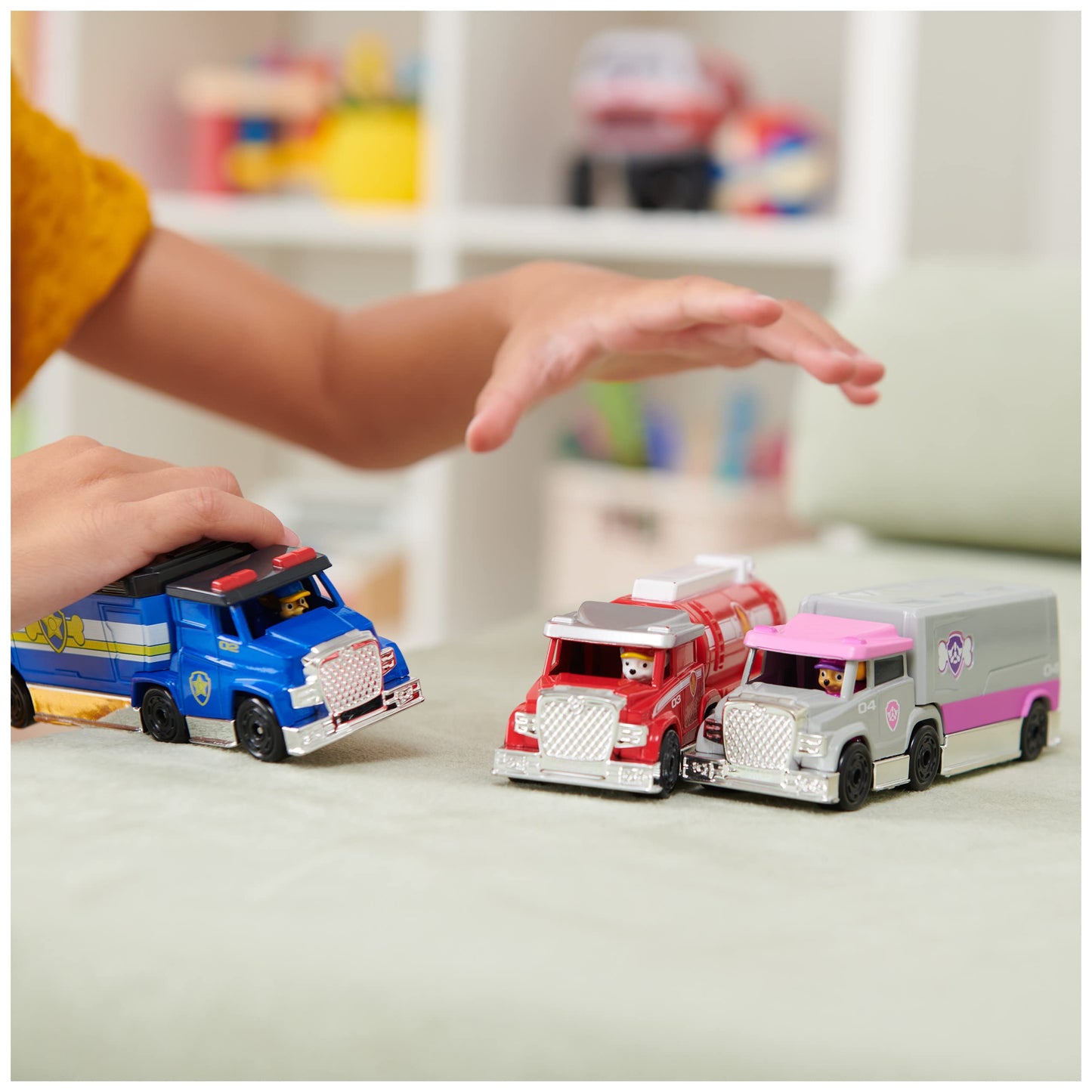 Paw Patrol, True Metal Chase, Marshall and Skye Collectible Big Truck Pups Toy Trucks (Amazon Exclusive) 1:55-Scale, Kids’ Toys for Ages 3 and up