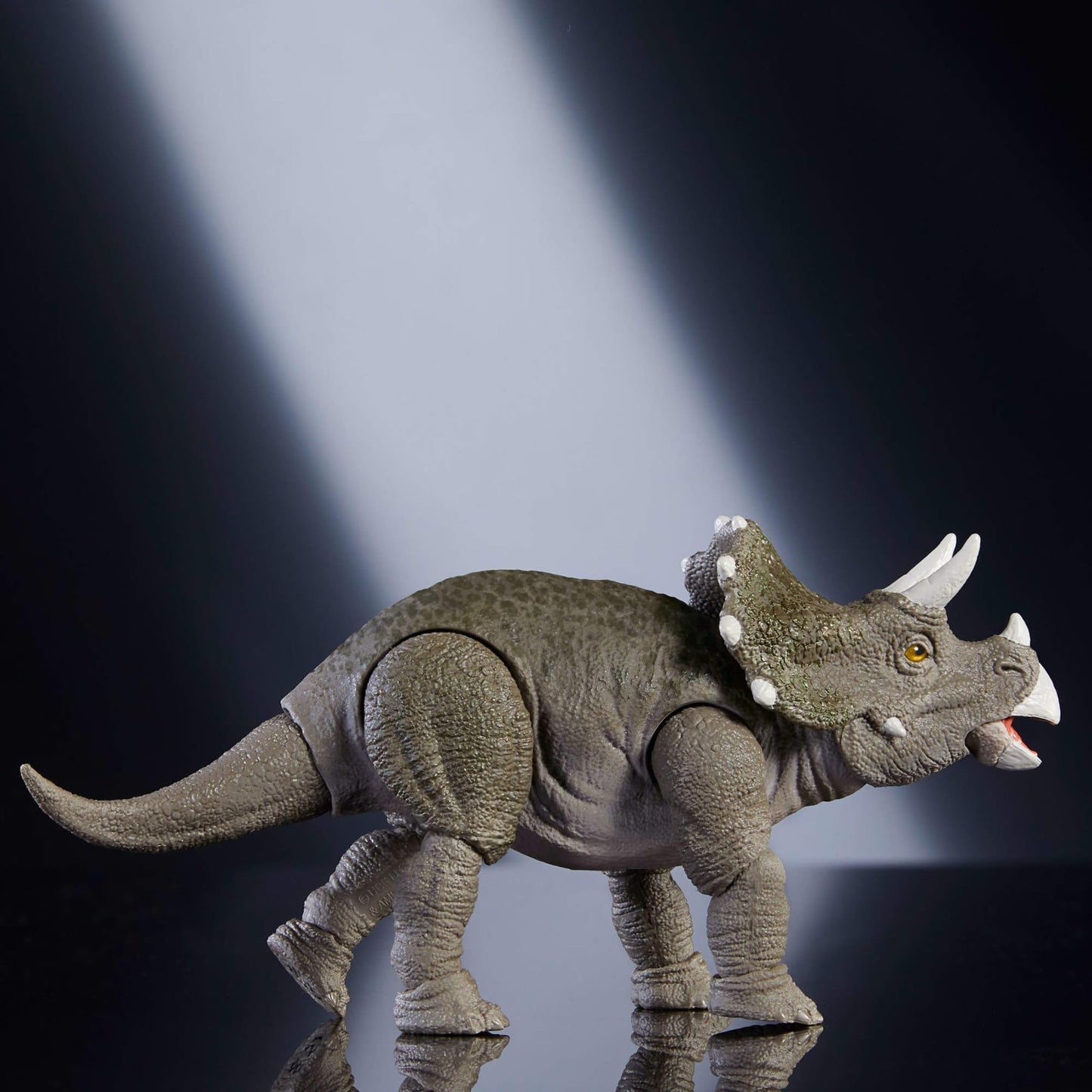 Jurassic World Hammond Collection Dinosaur Action Figure Toy, Juvenile Triceratops Premium Movie Design with Glass Eyes & 14 Points Articulation, JDJ07, [Mehrfarbig]
