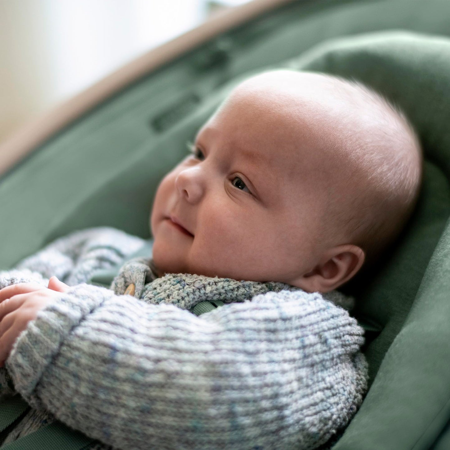 Maxi-Cosi Cassia electric baby swing chair with 360° seat rotation, 12 melodies, and adjustable recline for infants up to 6 months