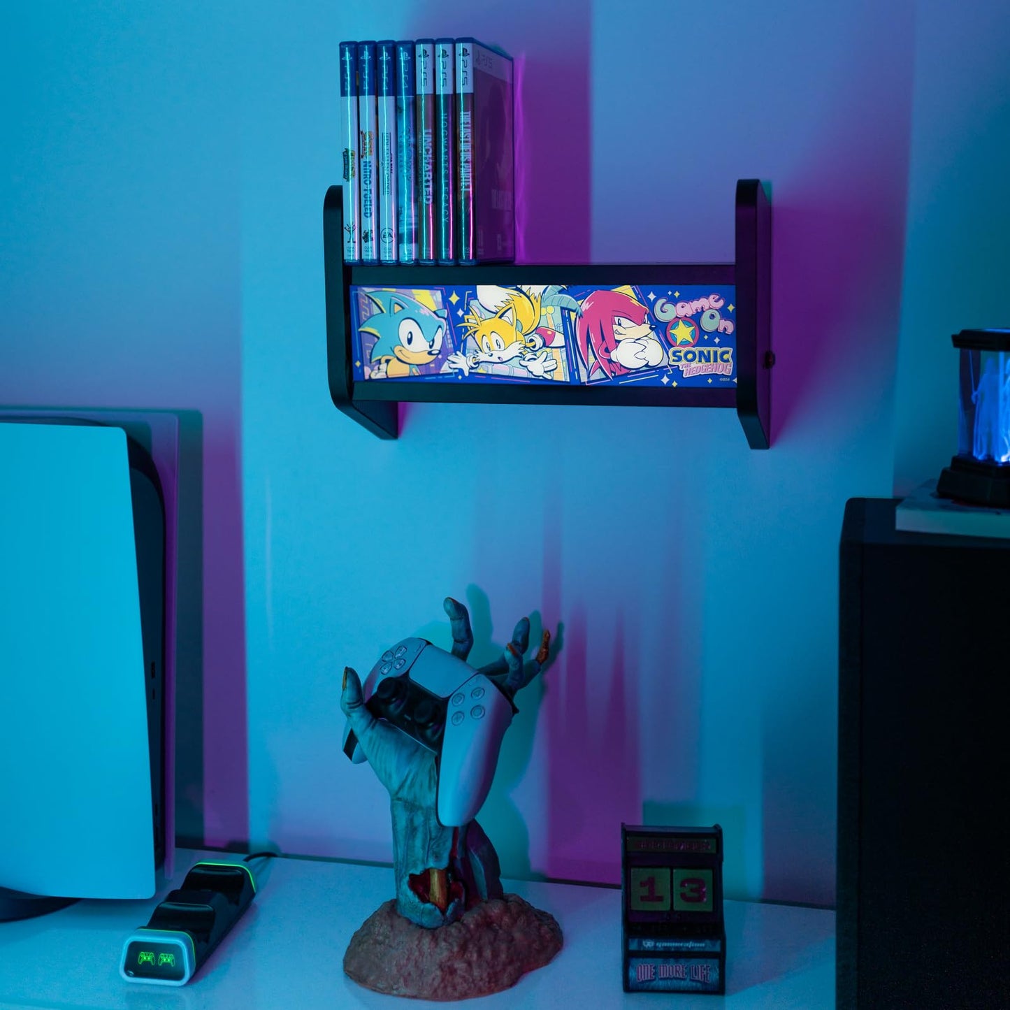 Grupo Erik USB Lamp & Shelf - Sonic The Hedgehog Gifts | Mini Arcade Machine Wall Shelf, Wall Light USB, Mood Light | Gamer Gifts, Gaming Setup Accessories, Sonic Gifts